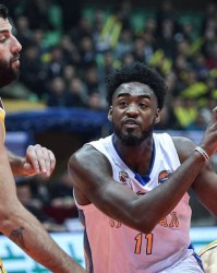  老鹰特雷杨冲突 被禁赛一场引争议  