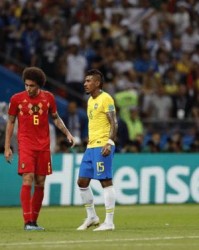  里尔vs巴黎焦点战，VAR介入改判引争议  