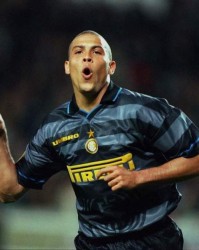  布雷斯特门将超神扑救零封巴黎  